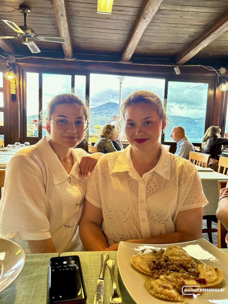 Сестры Гракович из Вилейки о пилигримке в Италию: «Римские каникулы прошли, а впечатления останутся на всю жизнь!» Сестры Гракович из Вилейки о пилигримке в Италию: «Римские каникулы прошли, а впечатления останутся на всю жизнь!»