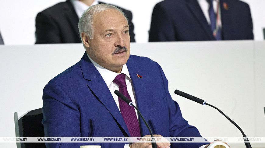 "Думайте и не обижайтесь потом на государство". Лукашенко высказался о распределении специалистов
