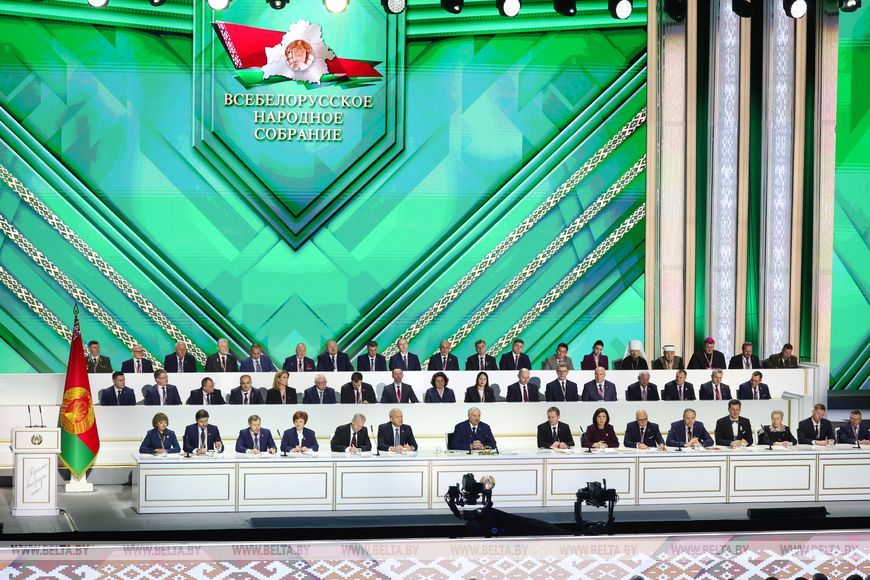 Лукашенко: школьники должны заниматься общественно полезным трудом, особенно городские