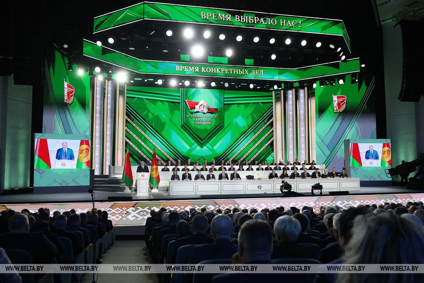 Лукашенко предложил шире задействовать Конституционный Суд в законодательной работе