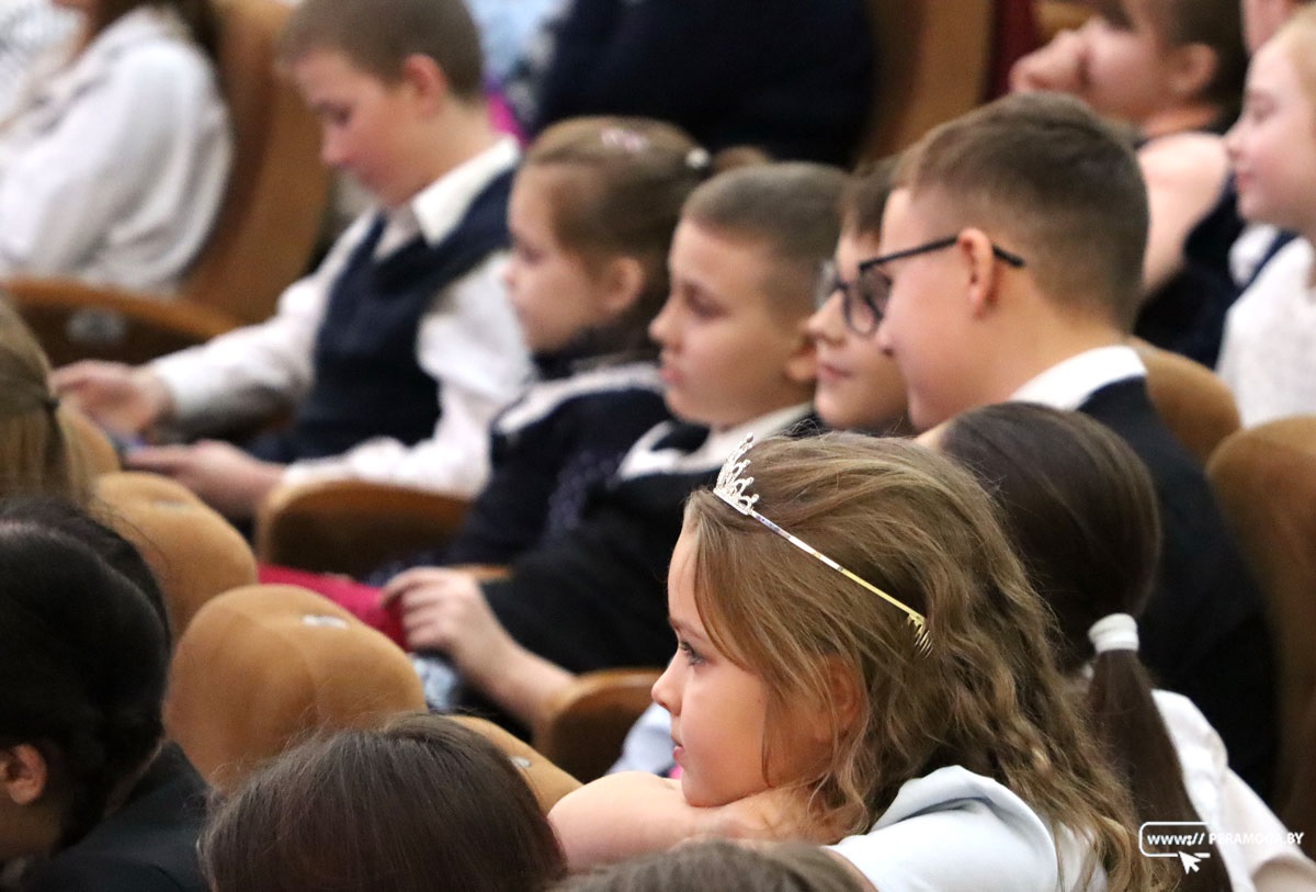 Более 300 юных вилейчан стали участниками благотворительного праздника «Снежная королева»