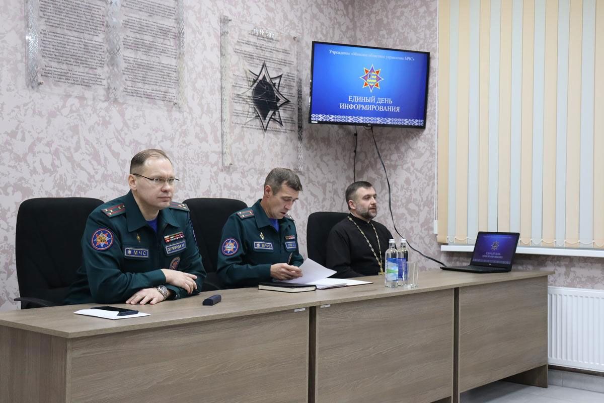 Иван Полевода обсудил с работниками Вилейского районного отдела по чрезвычайным ситуациям приоритеты пятилетки качества