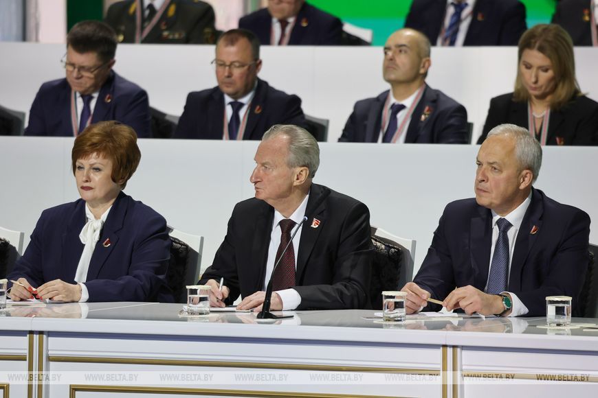 Лукашенко на ВНС назвал героем комбайнера, намолотившего во время уборочной 8 тыс. тонн зерновых