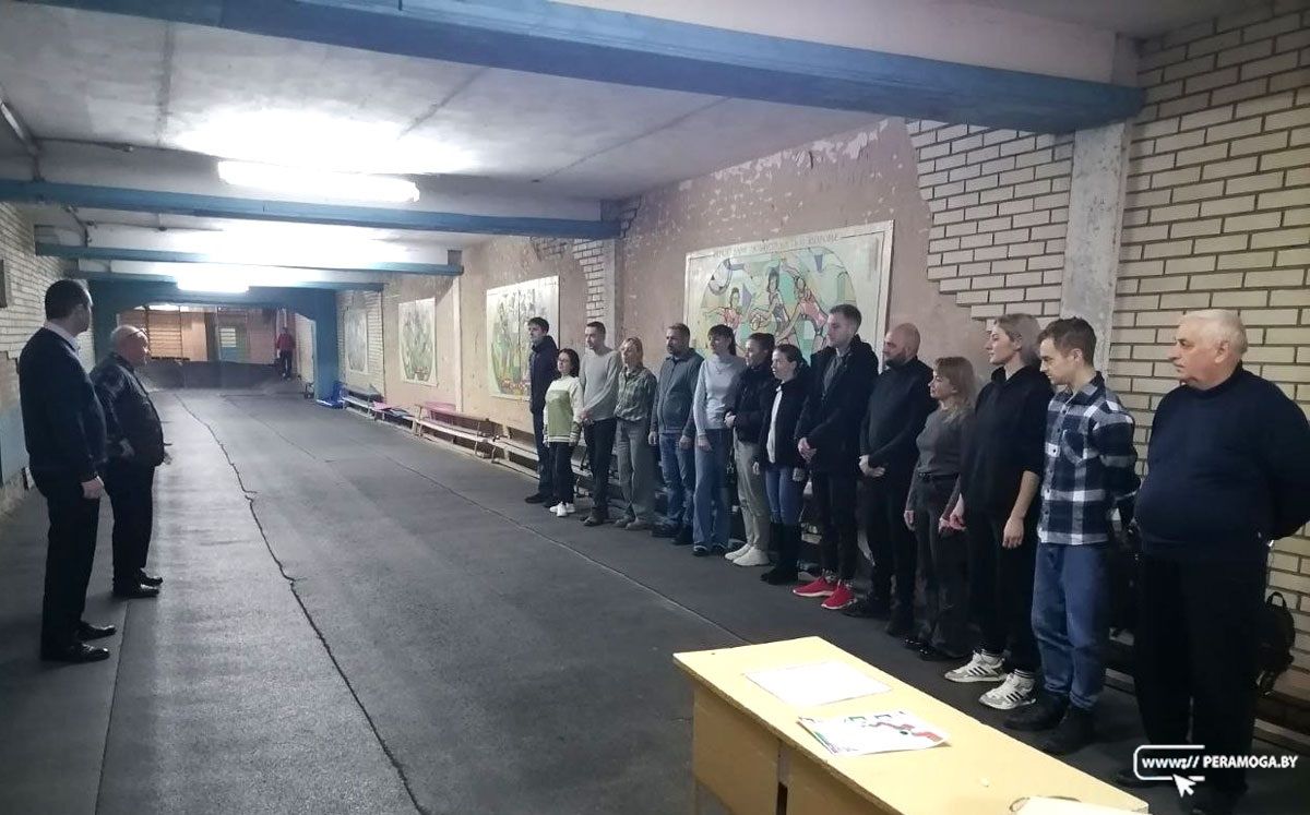 Соревнования по пулевой стрельбе из пневматики прошли в Вилейке. Кто самый меткий?