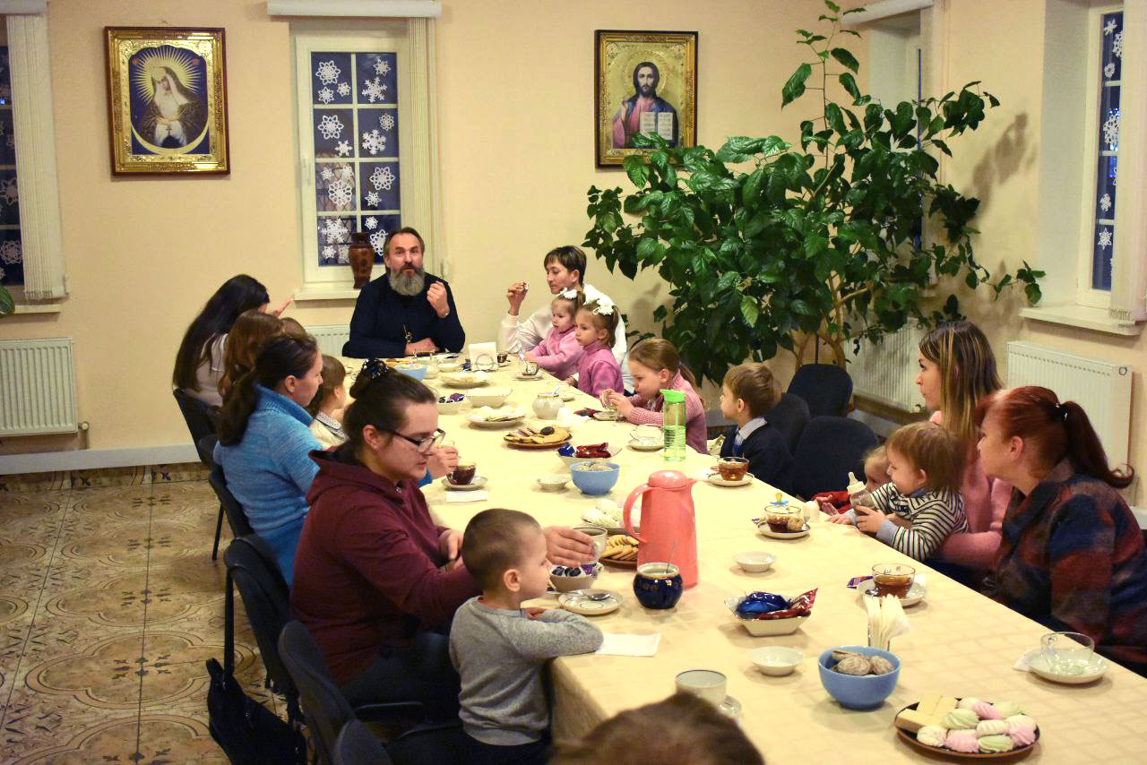 Протоиерей Вячеслав рассказал вилейчанам о важности семейных традиций и не только