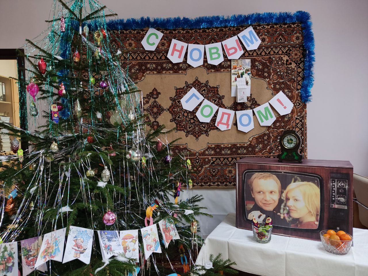 Вилейская центральная библиотека приглашает 30 декабря на новогодний кинопоказ! Вход свободный