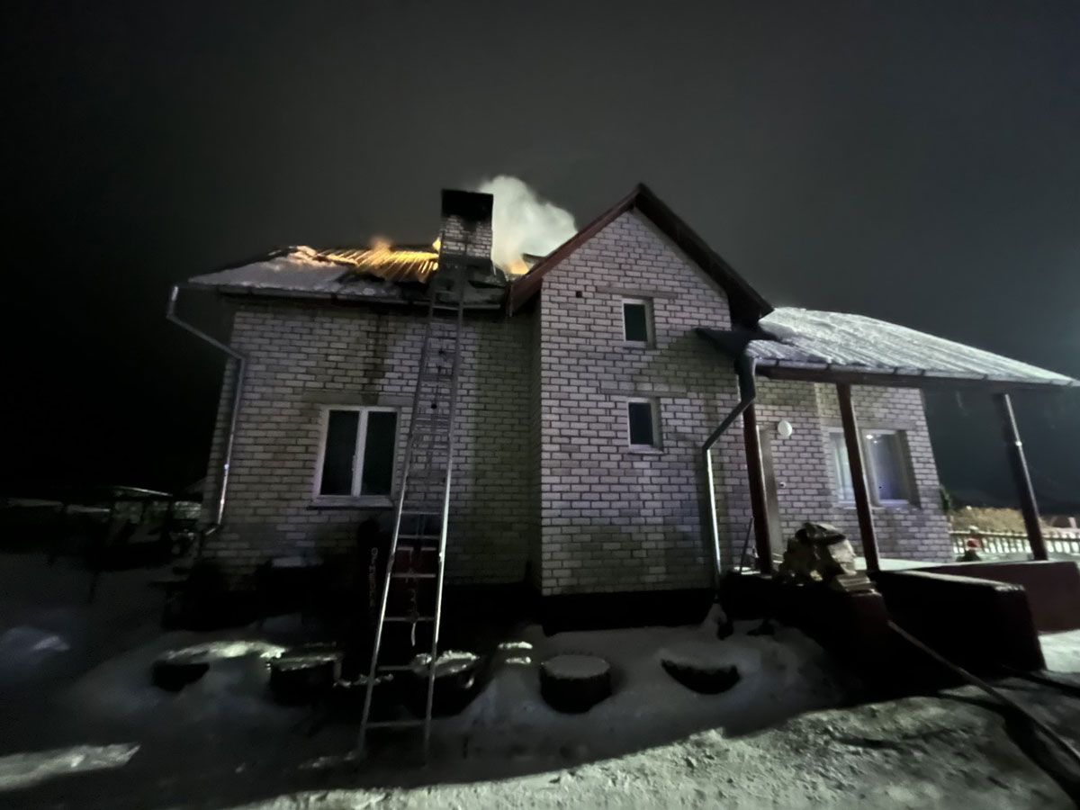 В Куренце Вилейского района горел двухэтажный дом