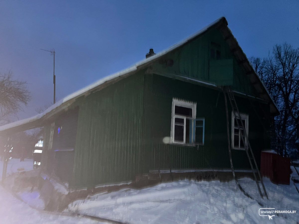 В деревне Королевцы Вилейского района горел жилой дом