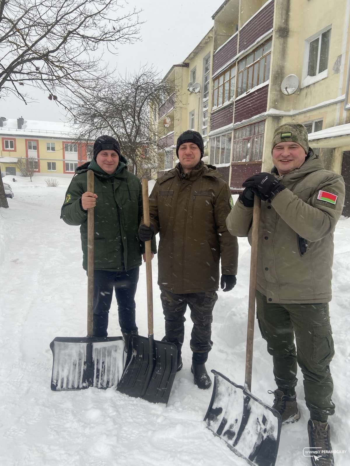 Любанское лесничество во главе с депутатом Артёмом Жигоренко не остались в стороне от борьбы со снегопадом
