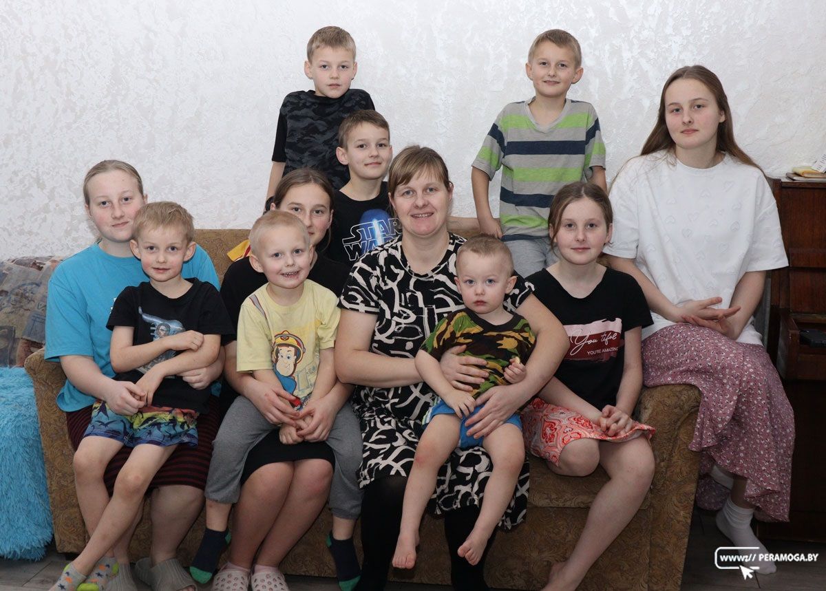 Олеся и Михаил Филистовичи из Седицы растят 10 детей  и строят семейное дело