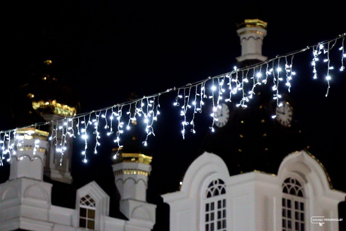 Узнали, когда в Вилейке отключат новогоднюю иллюминацию
