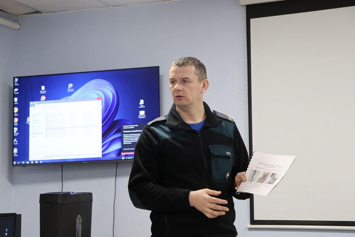 О пожарной безопасности в жилых домах говорили спасатели, выступая в трудовых коллективах Вилейщины