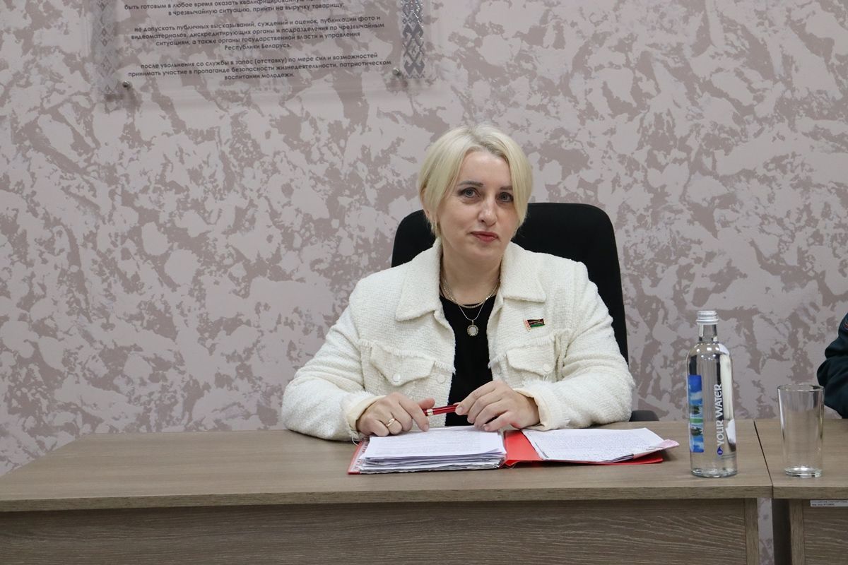 Депутат Палаты представителей Национального собрания Республики Беларусь Светлана Соколовская встретилась с вилейскими спасателями