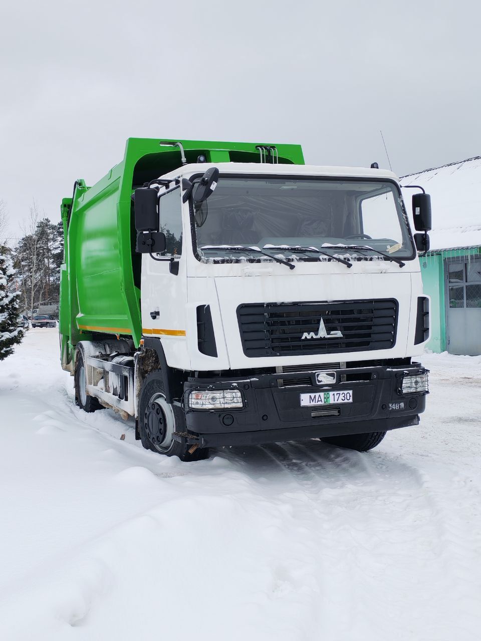 В Вилейском ЖКХ – 2 новых мусоровоза