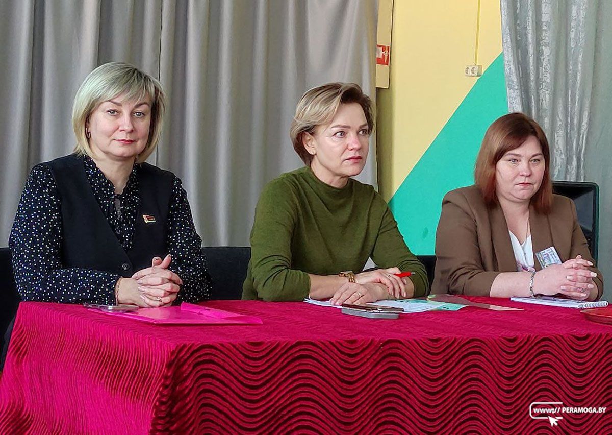 Заместитель председателя Вилейского райисполкома Людмила Слепцова встретилась с коллективом Ижской средней школы