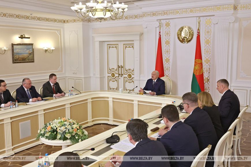 Лукашенко о развитии искусственного интеллекта: надо осторожнее бросаться на какие-то новинки