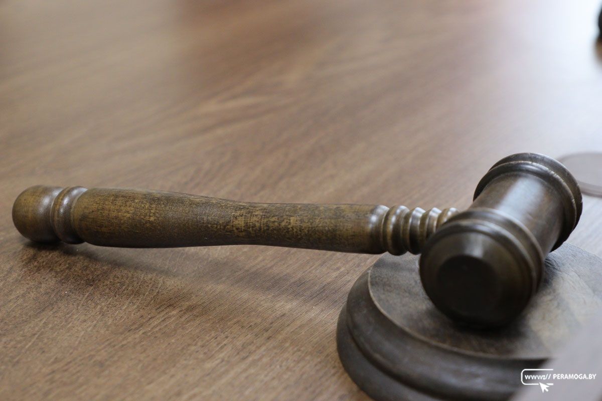 Пьяный минчанин повредил автомобиль в Вилейке. Суд назначил ему штраф 4 500 рублей