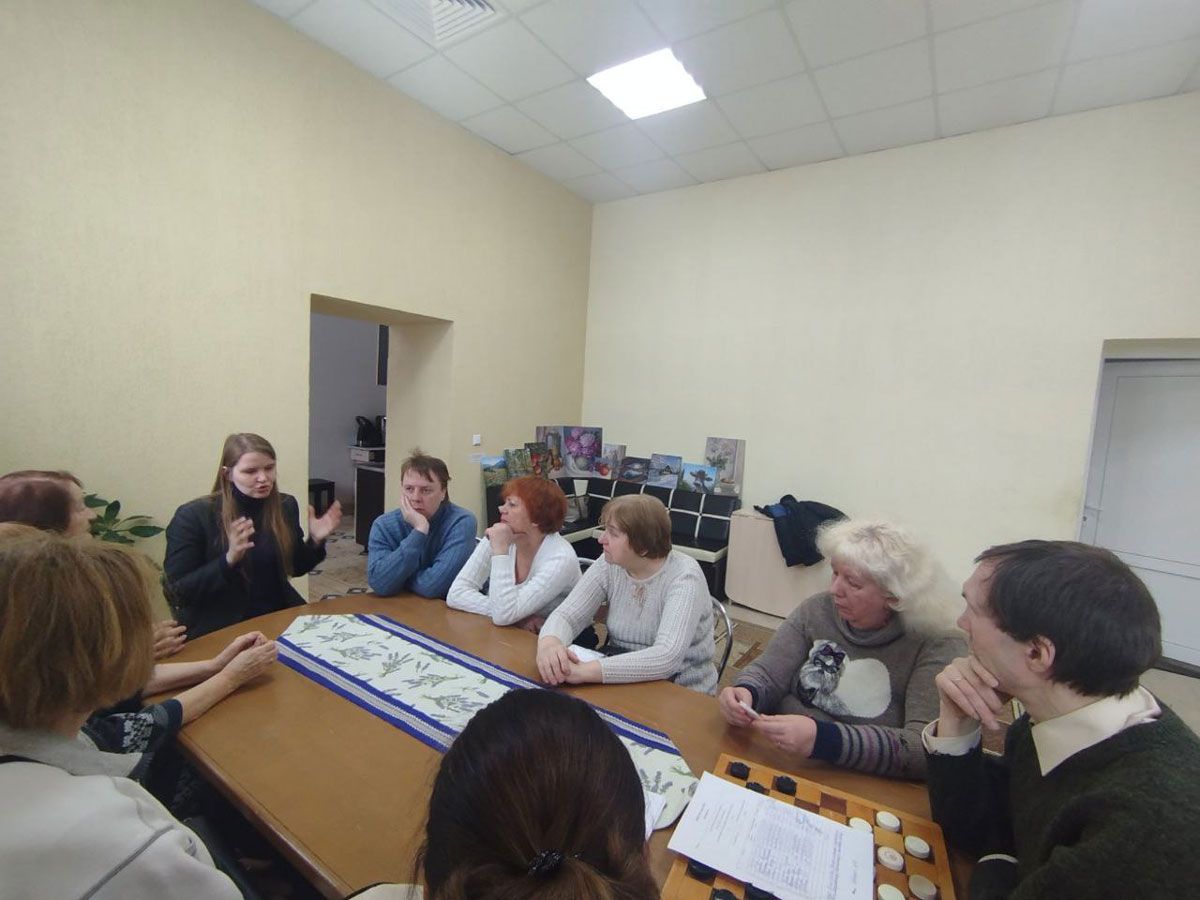 Технологии на службе безопасности: как в Вилейском ТЦСОН помогают людям с нарушением зрения