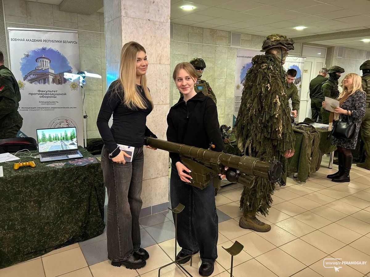 Ведущие вузы и предприятия Беларуси приехали к школьникам Вилейщины