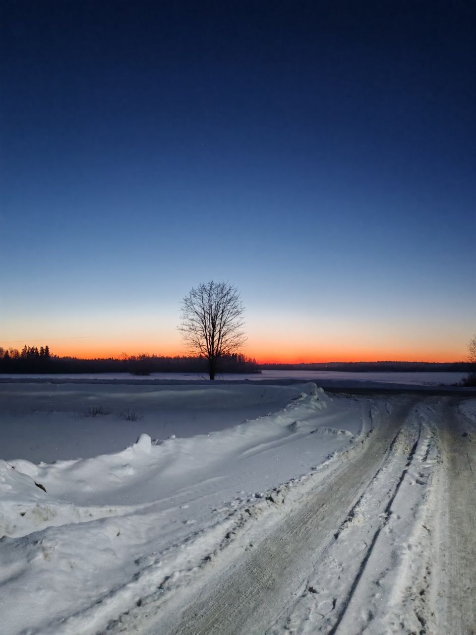 Небо выше, март всё ближе! А пока пополняем коллекцию "морозных" сюжетов Вилейщины