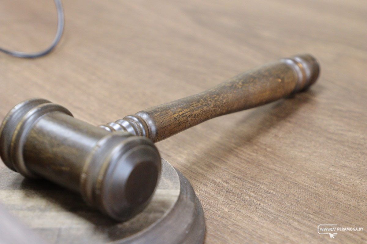 Заведующая отделом одного из торговых предприятий в Вилейке присвоила себе больше 23 000 рублей