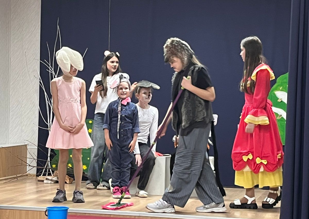 Театр, где мы вместе: в Вилейке прошло семейное театральное мероприятие с участием «Балаганчика»