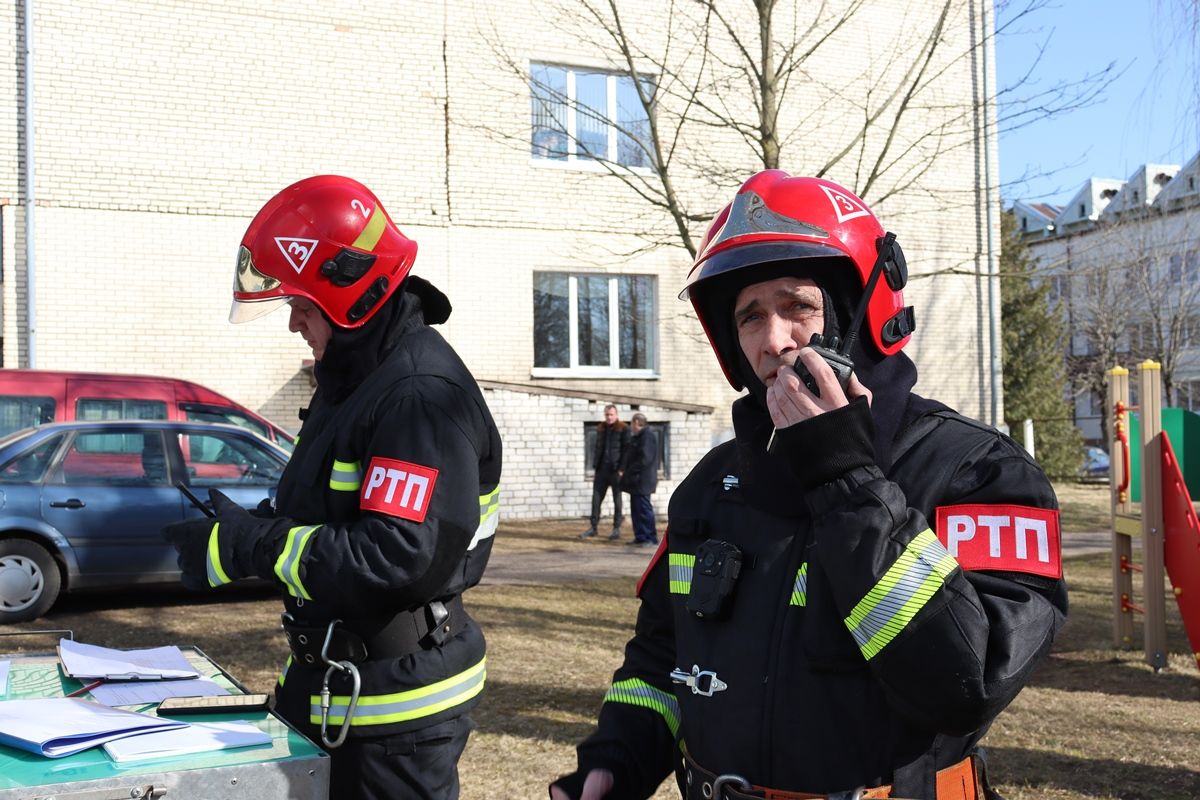 Условный пожар в больнице: в Вилейской ЦРБ прошли тактико-специальные учения МЧС