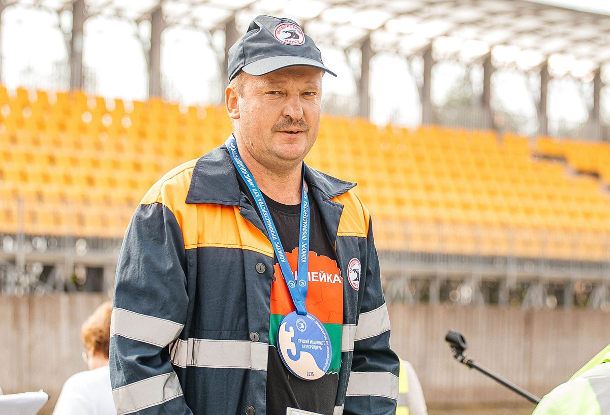 Формула надзейнасці Уладзіміра Спірыдовіча: 27 гадоў за штурвалам аўтагрэйдэра