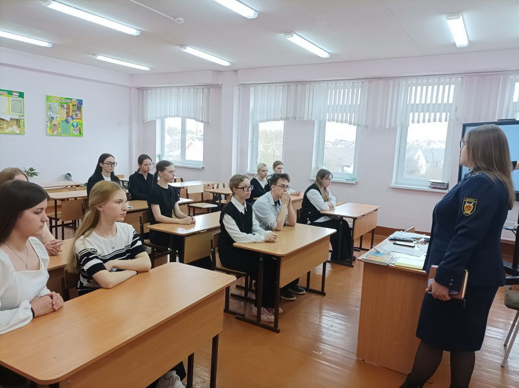 Час здоровья и права: работники прокуратуры провели открытый диалог со старшеклассниками СШ №5