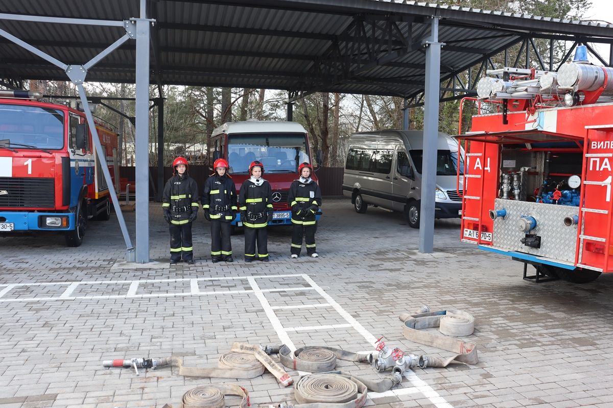 Преемственность поколений : в Вилейском РОЧС чествовали ветеранов службы