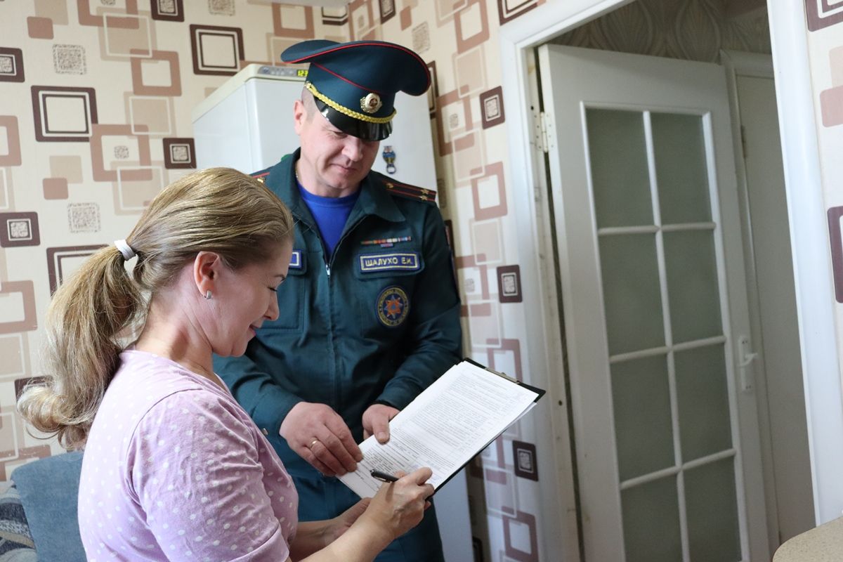 Чтобы не случился пожар: журналисты районки сходили в рейд с Вилейским РОЧС
