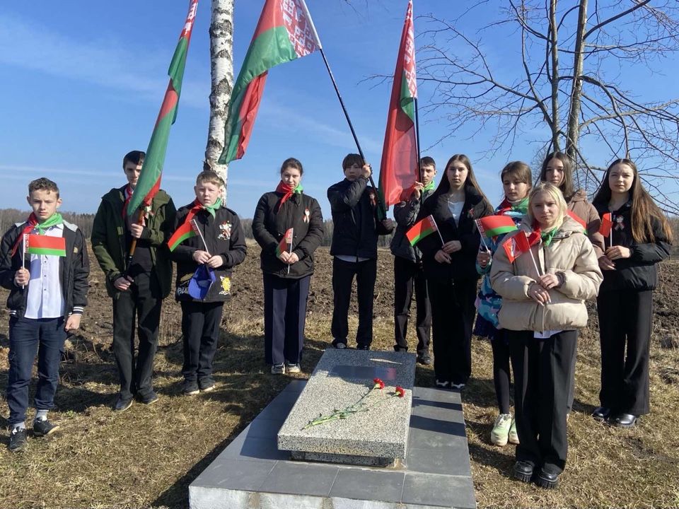 Беларусь помнит каждого: юные пионеры Вилейского района возвращают из небытия истории солдат