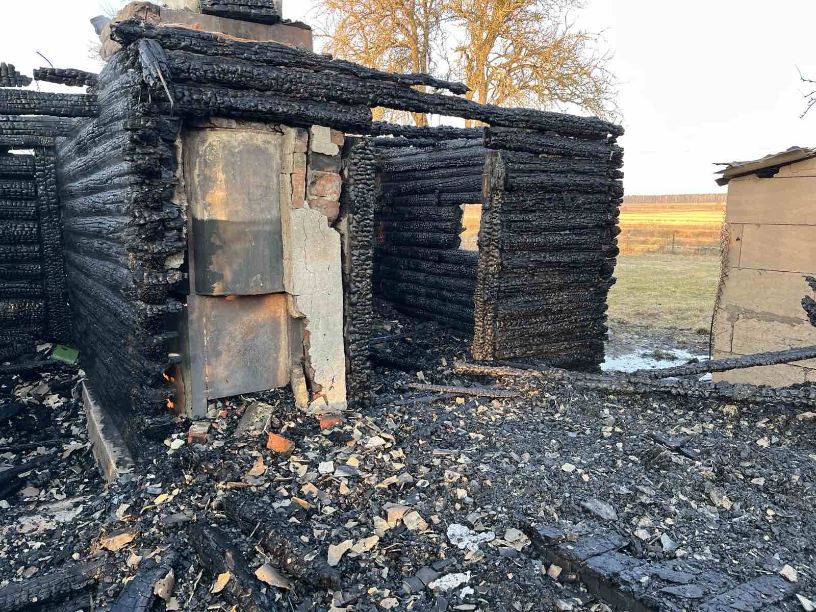Огонь почти полностью уничтожил баню в деревне Кловси Вилейского района