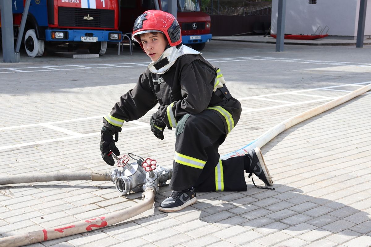 Экскурсия по учебному полигону и показательные выступления: как в Вилейском РОЧС проходил выпуск клуба «Единство» Экскурсия по учебному полигону и показательные выступления: как в Вилейском РОЧС проходил выпуск клуба «Единство»