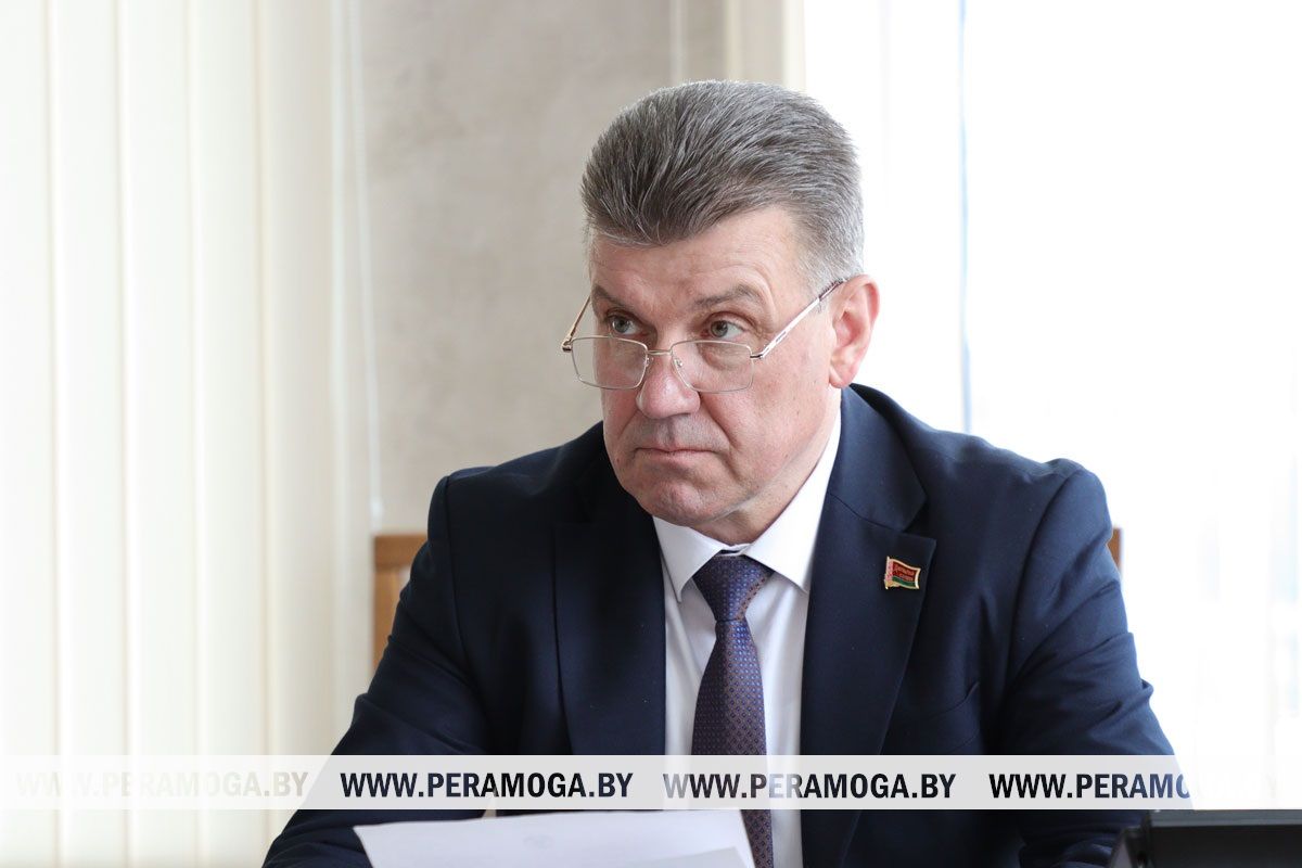 Министр лесного хозяйства провёл личный приём граждан в Вилейском райисполкоме