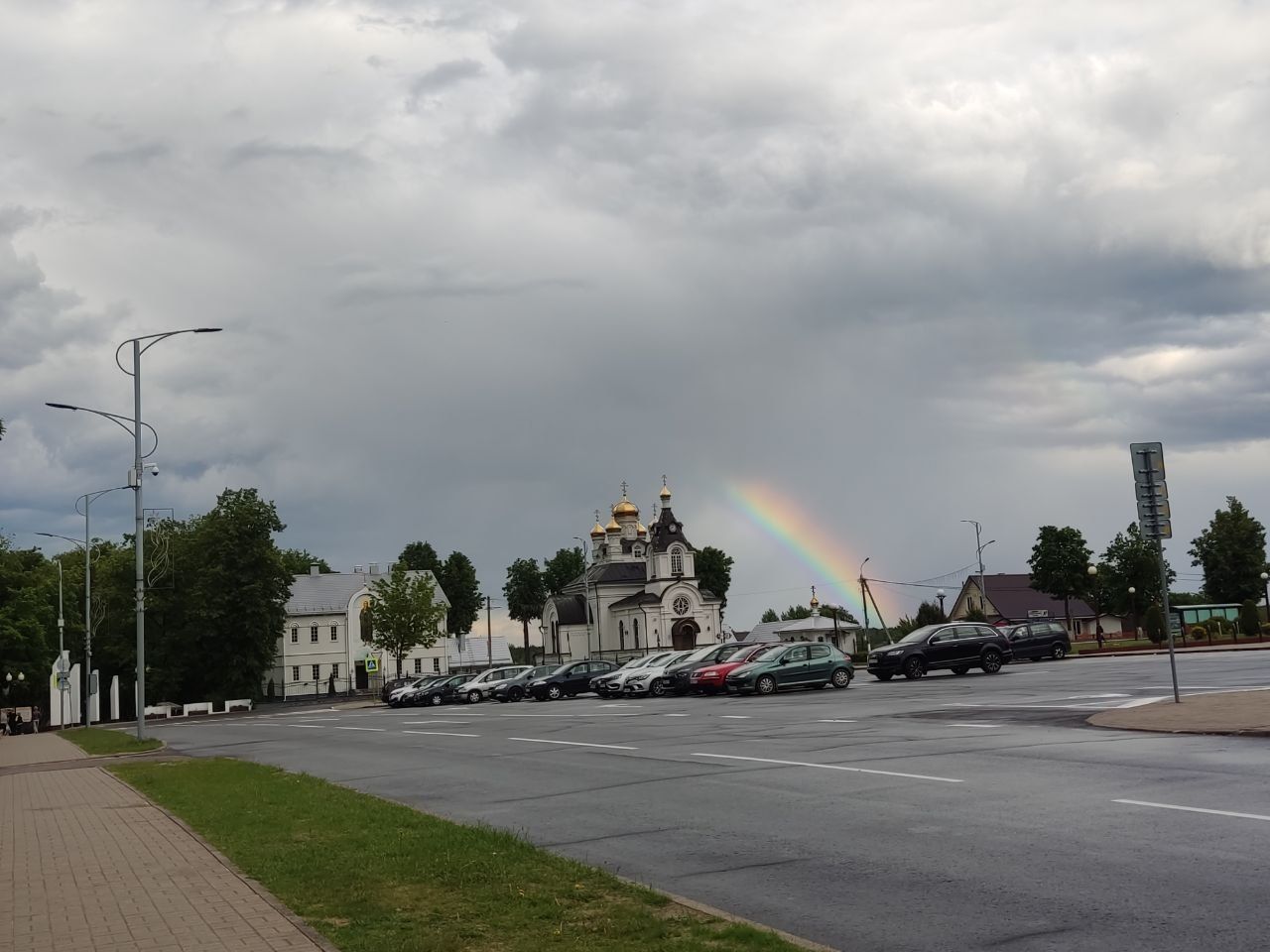 Фотофакт: над Вилейкой после дождя засияла радуга Фотофакт: над Вилейкой после дождя засияла радуга