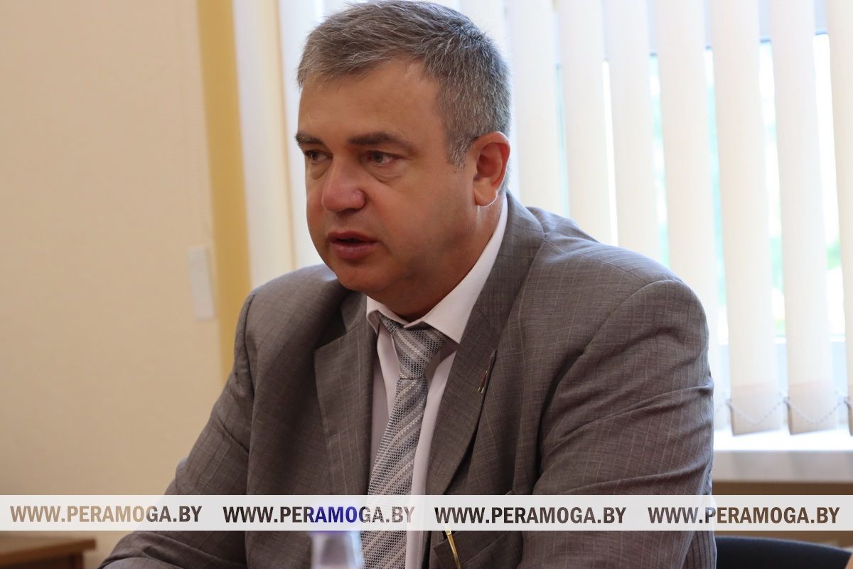 От кибератак до правил на дорогах: Анатолий Завацкий встретился с коллективом Белгосстраха От кибератак до правил на дорогах: Анатолий Завацкий встретился с коллективом Белгосстраха