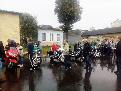 байкеры приехали в Вилейскую школу интернат